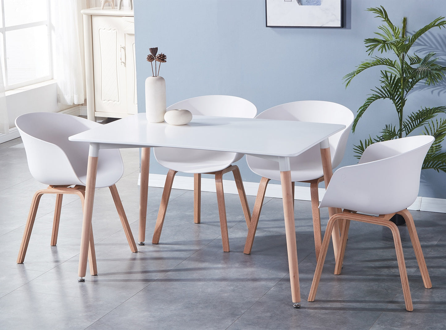 A Set of 4 Modern Dining Chairs | Retro-Designed Armchairs With High-Quality Wooden Legs